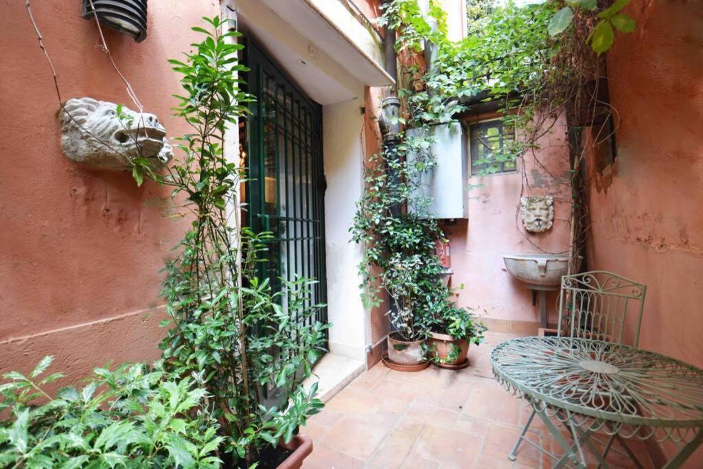 Zattere Close To Guggenheim Venecia
